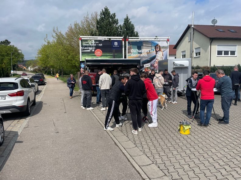Mega-Rosswurstverkauf, 19.04.25 (Autohaus Burggraf)